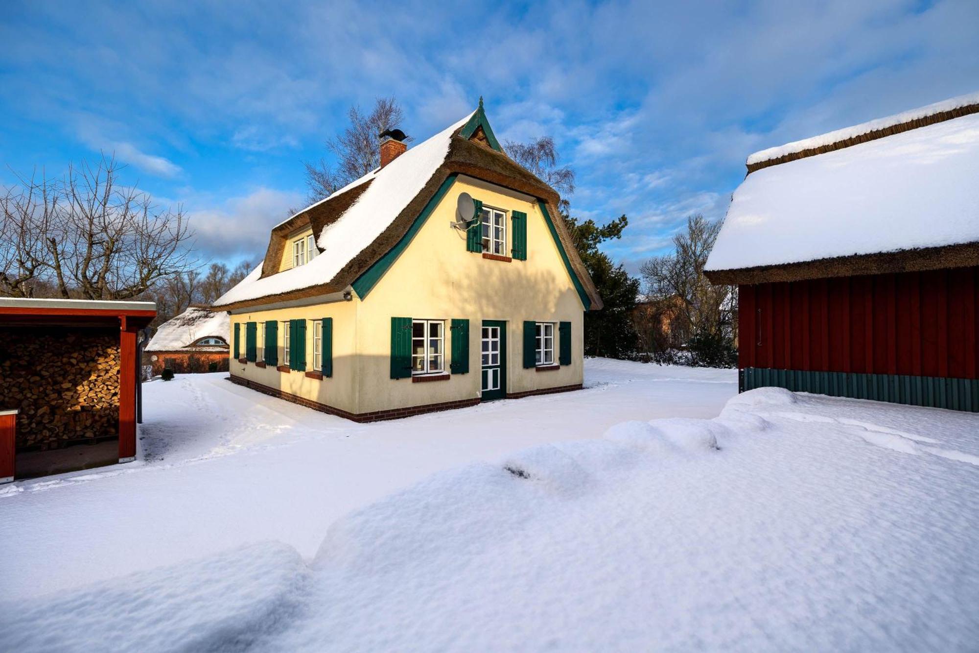 Ferienhaus Preetz 1A - Idylle Unter Reet Burtevitz Luaran gambar