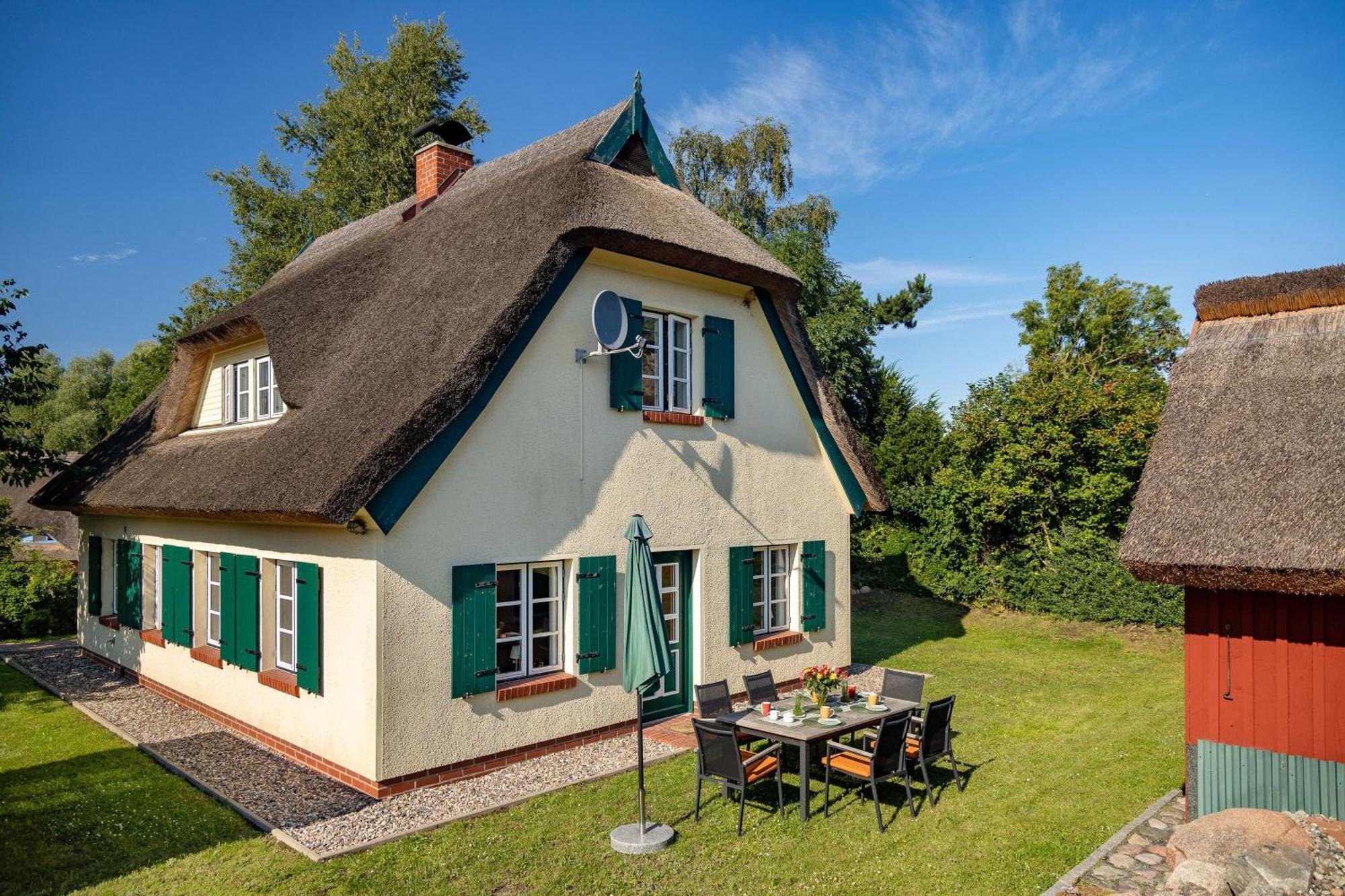 Ferienhaus Preetz 1A - Idylle Unter Reet Burtevitz Luaran gambar