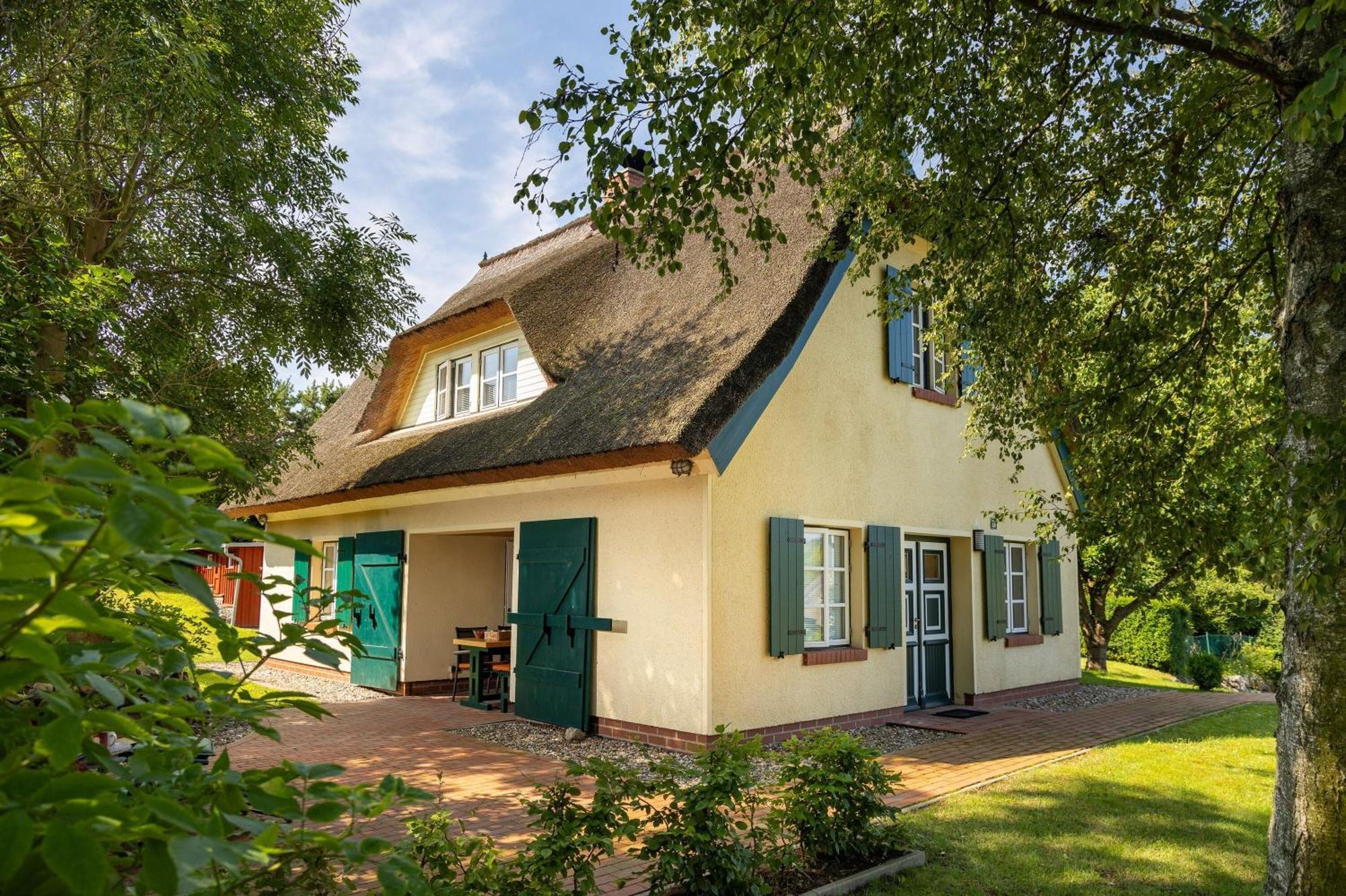 Ferienhaus Preetz 1A - Idylle Unter Reet Burtevitz Luaran gambar